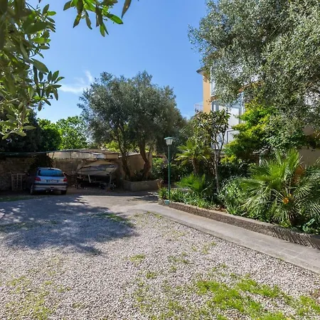 Guest house Helena, 3*