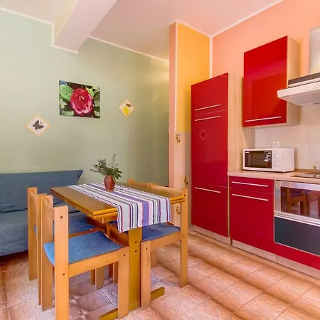 Helena, Guest house
