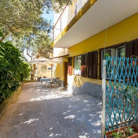 Helena, Guest house